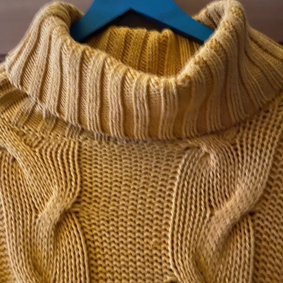 Drop sleeve fisherman’s roll neck sweater NWOT - Picture 2 of 5